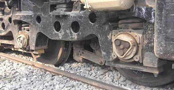 মোহনগঞ্জে ইঞ্জিনের ধাক্কার ট্রেনের বগি লাইনচ্যুত