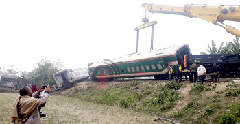 দুর্ঘটনার সময় ছিলেন না গেটম্যান
