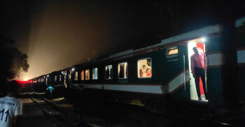 সোনার বাংলা এক্সপ্রেসের ইঞ্জিন বিকল, ঢাকাগামী ট্রেন চলাচল বন্ধ