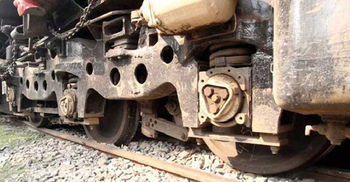 ৭ ঘণ্টা পর ঢাকার সঙ্গে উত্তরবঙ্গের রেল যোগাযোগ স্বাভাবিক