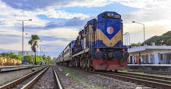 ক্রসিং পার হওয়ার সময় ট্রেনের ধাক্কা, অটোরিকশা চালক নিহত