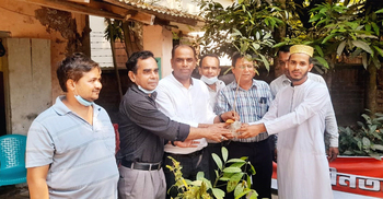 সেতুমন্ত্রীর পক্ষে ৫০০০ গাছের চারা বিতরণ