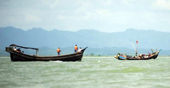 বঙ্গোপসাগরে ট্রলারে ডাকাতি, গুলিতে জেলে নিহত