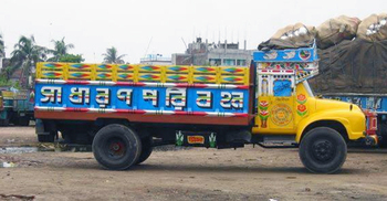 প্রতিমা দেখতে যাওয়ার পথে প্রাণ গেল গৃহবধূর