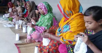 টুপিতে আসছে বৈদেশিক মুদ্রা