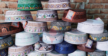 দেশের বাইরেও চাহিদা রয়েছে তেঁতুলিয়ার টুপির