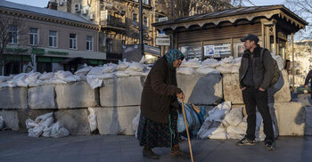 Ukraine thwarts Russian advances; fight rages for Mariupol