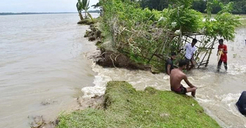 ঝালকাঠিতে ইয়াসে ভেসে গেল ৩ কোটি টাকার মাছ
