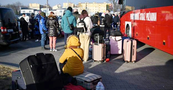 100,000 Ukrainians flee to Poland amid Russian attacks