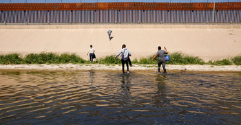 US arrests 210,000 migrants at Mexico border in March