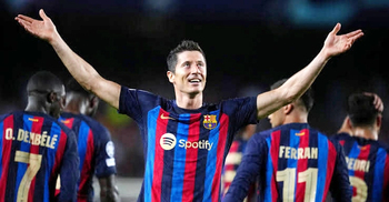 Lewandowski hits Barca hit-trick before Bayern return