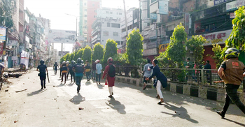 ফেনীতে ছাত্রদল-ছাত্রলীগ সংঘর্ষ, আহত ১০