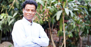 কণ্ঠশিল্পী আকবরের ডান পা কেটে ফেলা হয়েছে