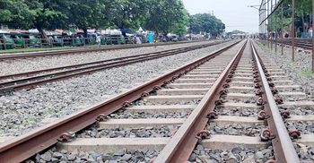 গরু বাঁচাতে গিয়ে ট্রেনে কাটা পড়ে প্রাণ গেলো বৃদ্ধের