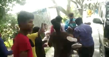 কুমিল্লায় ভোটকেন্দ্রে বহিরাগতদের হামলায় নিহত ১, গুলিবিদ্ধ ২