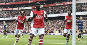 Arsenal beat Man Utd to boost top-four hopes
