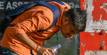 Delhi's 2nd hottest april in 72 years, record heat wave in India