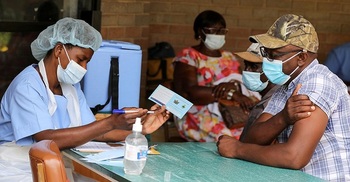 Zimbabwe bars unvaccinated civil servants from work