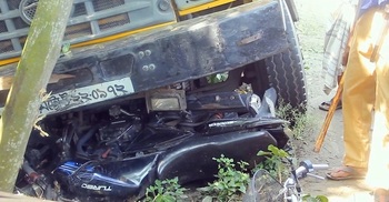 Three die as truck rams motorcycle, rickshaw van