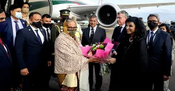 PM arrives in London