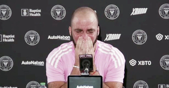 Gonzalo Higuain announces retirement