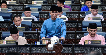 Malaysia tightens 2023 budget, warning of slower growth