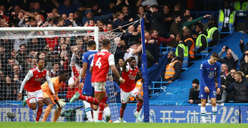 Arsenal win at Chelsea to return to top of table