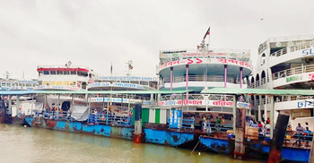 Water transport workers go on strike for wage increase