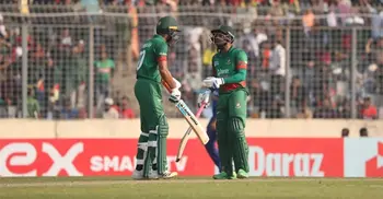 Counterattacking Mehidy, Mahmudullah fire Bangladesh to 271