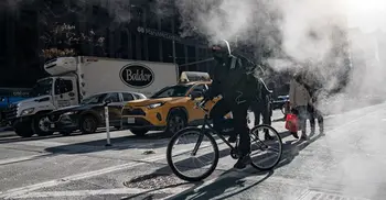 US deep freeze leaves hundreds of thousands without power