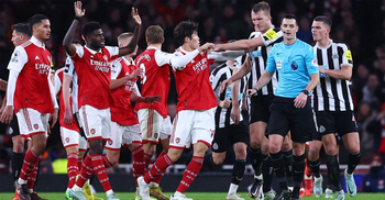 Leaders Arsenal held by Newcastle, Man United win again