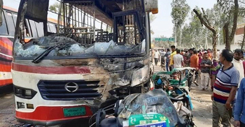Five killed as bus rams auto-rickshaw in Bogura