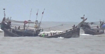 সাগরে ফিশিং ট্রলারডুবি, ৭ জেলে নিখোঁজ