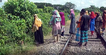 রেললাইনের পাশের খাদে পড়ে ছিল মরদেহ