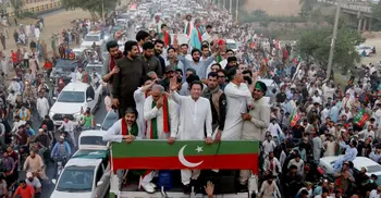 Imran Khan gives six-day deadline to gov’t to announce polls