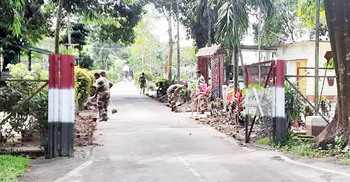 বাধার মুখে তিনবিঘা করিডোর থেকে নির্মাণসামগ্রী সরালো বিএসএফ