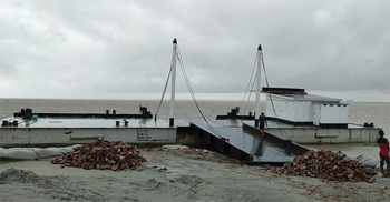 শিমুলিয়া-বাংলাবাজার নৌরুটে ফেরি চলাচল বন্ধ