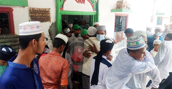 পটুয়াখালীর বদরপুর দরবার শরীফে ঈদের জামাত