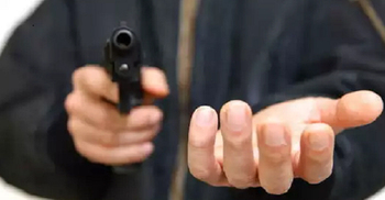 যাত্রীবাহী মাইক্রো ভেবে ডিবির গাড়িতে ডাকাতি করতে গিয়ে গ্রেফতার