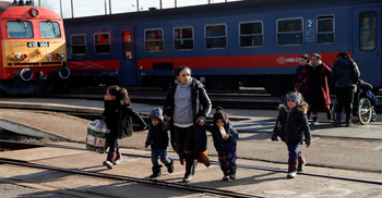 Ukrainian refugee outflow hits 368,000, still rising: UN