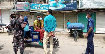 বললেন হাসপাতালে যাচ্ছেন, ব্যাগে মিলল শেরওয়ানি-পাগড়ি