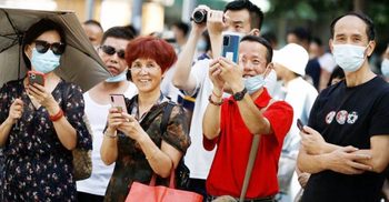 Chengdu: US leaves consulate amid row with China