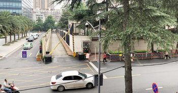 US agents enter Chinese consulate compound in Houston