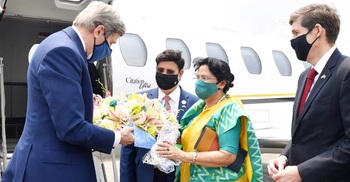 Kerry arrives to hand over Biden’s invitation to PM