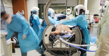 US sets new daily records of 3,700 Covid deaths, 250,000 cases