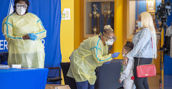 Omicron upends return to US schools and workplaces