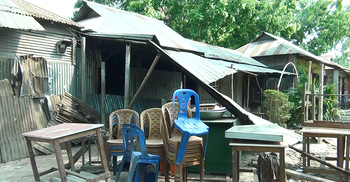 দুই ভাইয়ের হামলায় বাড়িছাড়া আরেক ভাই