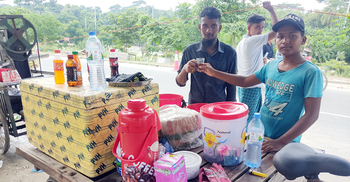 বাবা দৃষ্টিহীন, পাঁচ সদস্যের পরিবারের হাল ধরেছে আব্দুর রহমান