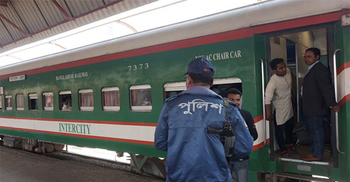 টিকিট ছাড়া ট্রেনে উঠে জরিমানা গুনলেন ৭৬৫ যাত্রী