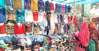 কনকনে ঠান্ডায় গরম কাপড়ের আগুন দাম